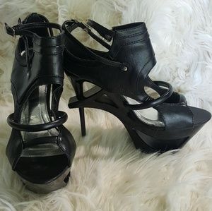 Shi by JOURNEYS black heels